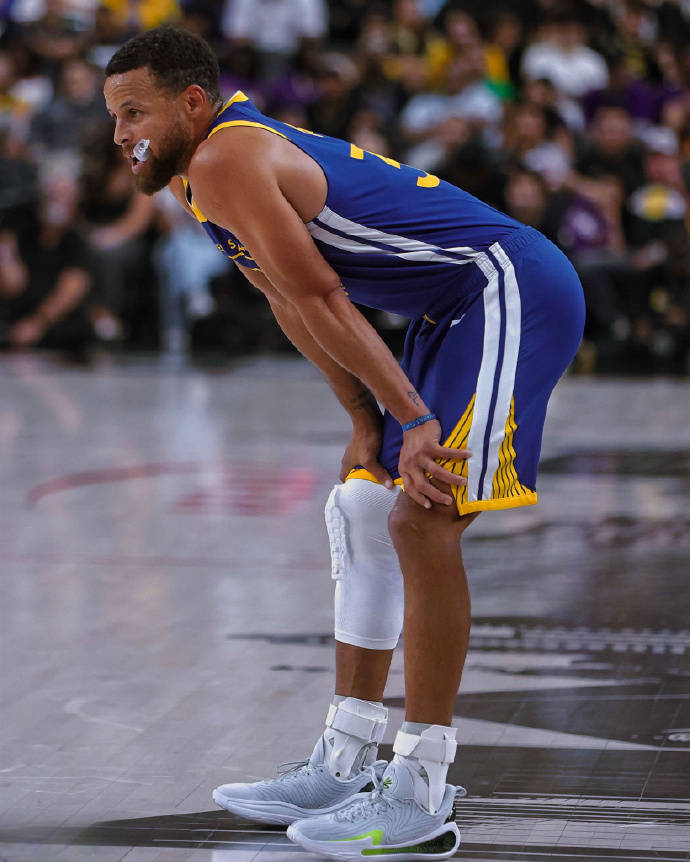 包含转折点！克里夫兰骑士火线驰援，NBA季后赛官宣日攻防权衡，信心回归，临场指挥获称赞的词条