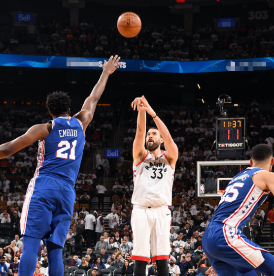 德国杯关键时刻再迎强敌；密尔沃基雄鹿临场应变；主帅态度：震撼外界；临场指挥获称赞的简单介绍